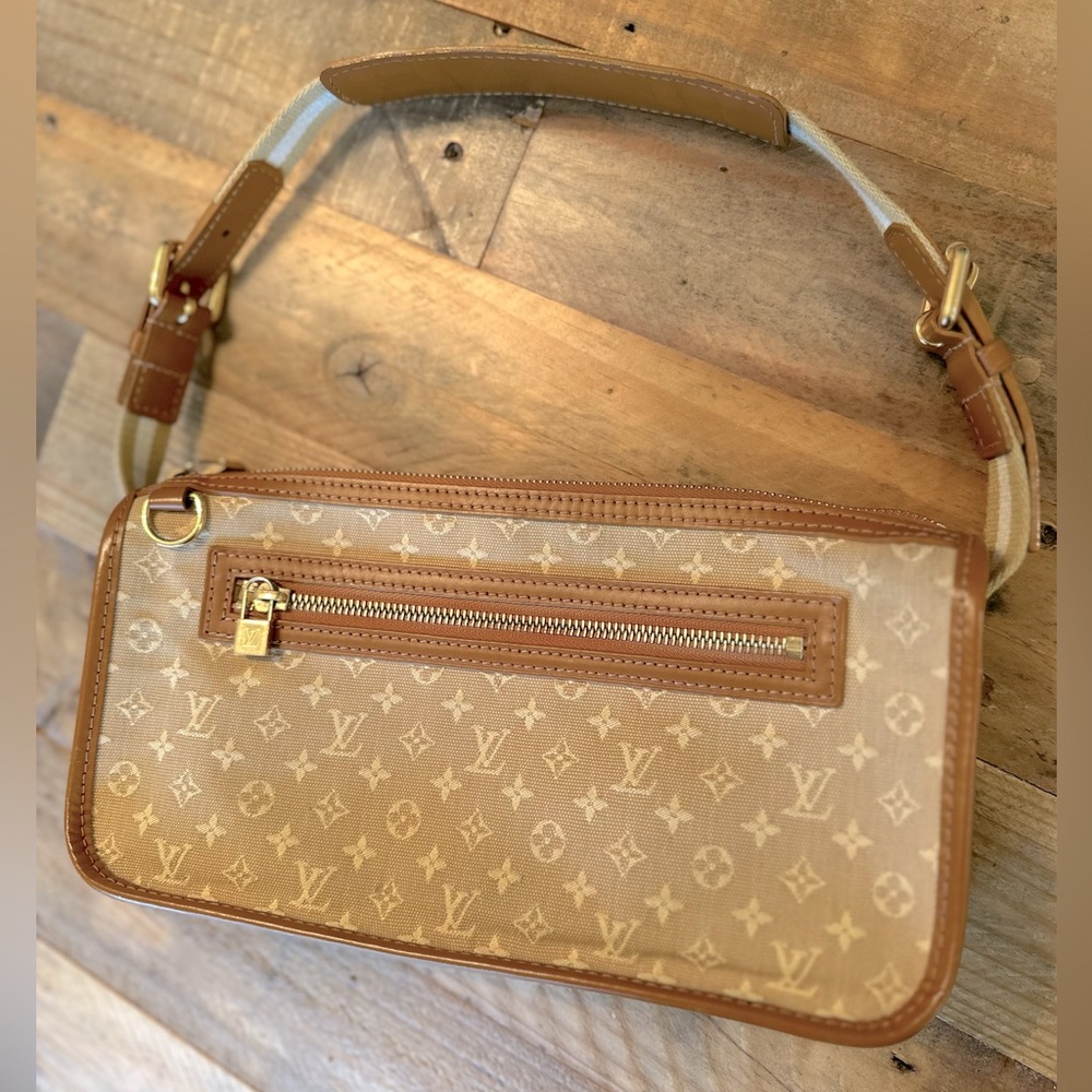 Louis Vuitton Beige Monogram Mini
Lin Canvas Kathleen Pochette Bag